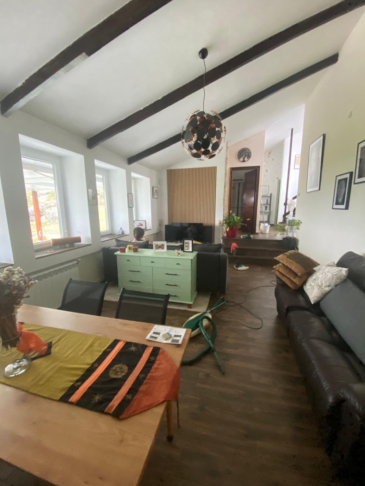 Salón con chimenea
